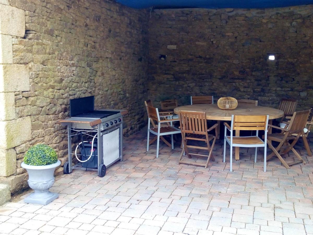 Maison Spacieuse A Plougonven Avec Jacuzzi Et Jardin エクステリア 写真