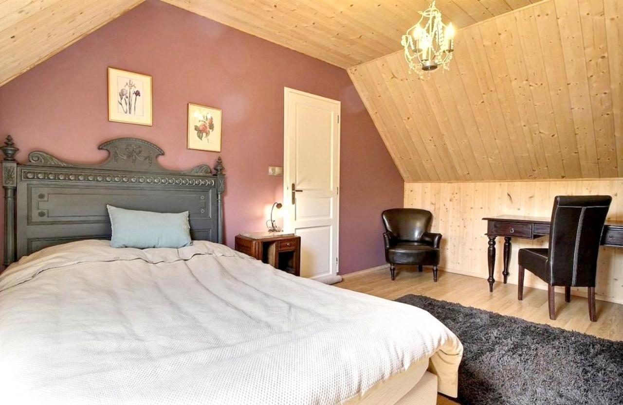 Maison Spacieuse A Plougonven Avec Jacuzzi Et Jardin エクステリア 写真