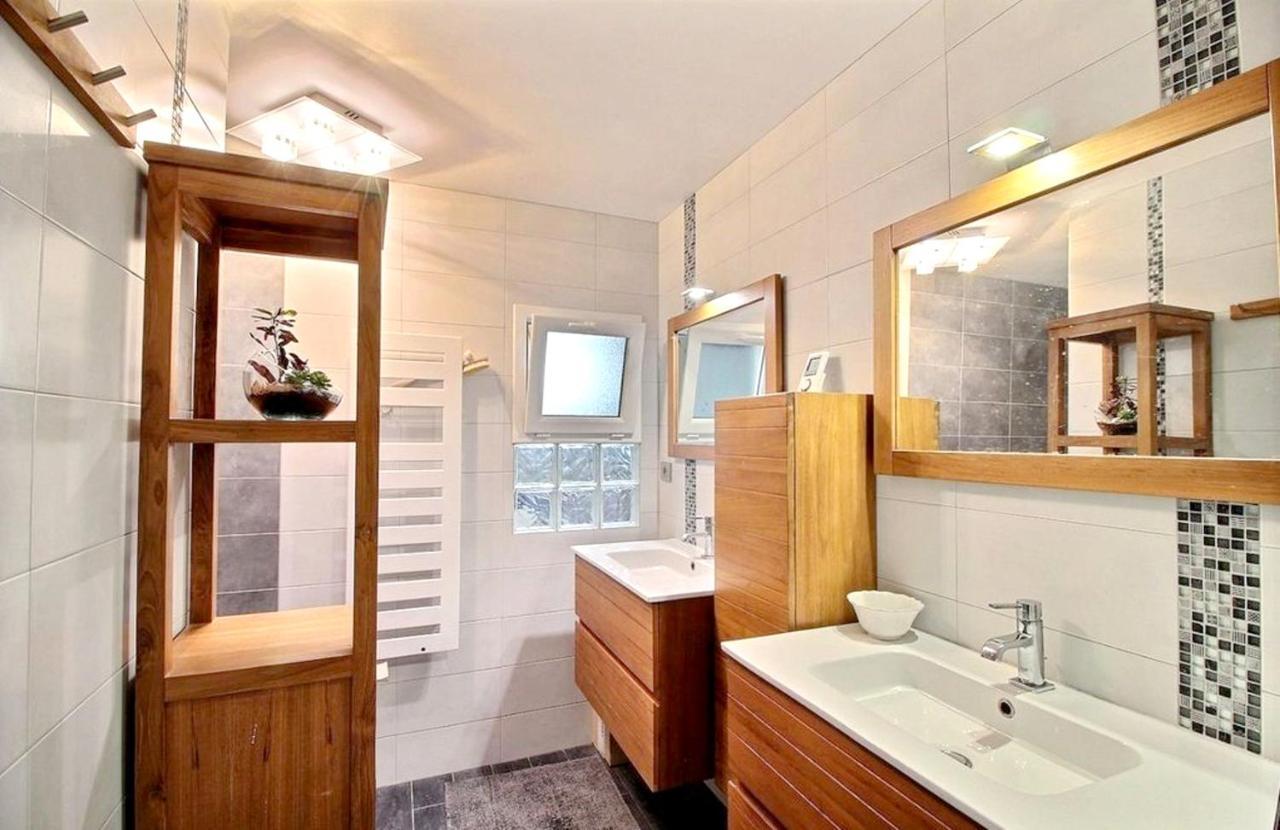 Maison Spacieuse A Plougonven Avec Jacuzzi Et Jardin エクステリア 写真