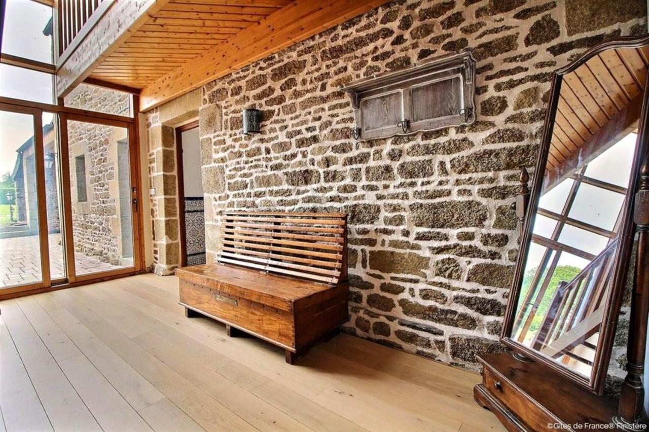 Maison Spacieuse A Plougonven Avec Jacuzzi Et Jardin エクステリア 写真