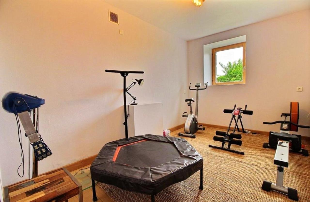 Maison Spacieuse A Plougonven Avec Jacuzzi Et Jardin エクステリア 写真