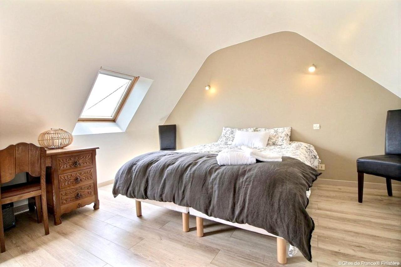 Maison Spacieuse A Plougonven Avec Jacuzzi Et Jardin エクステリア 写真