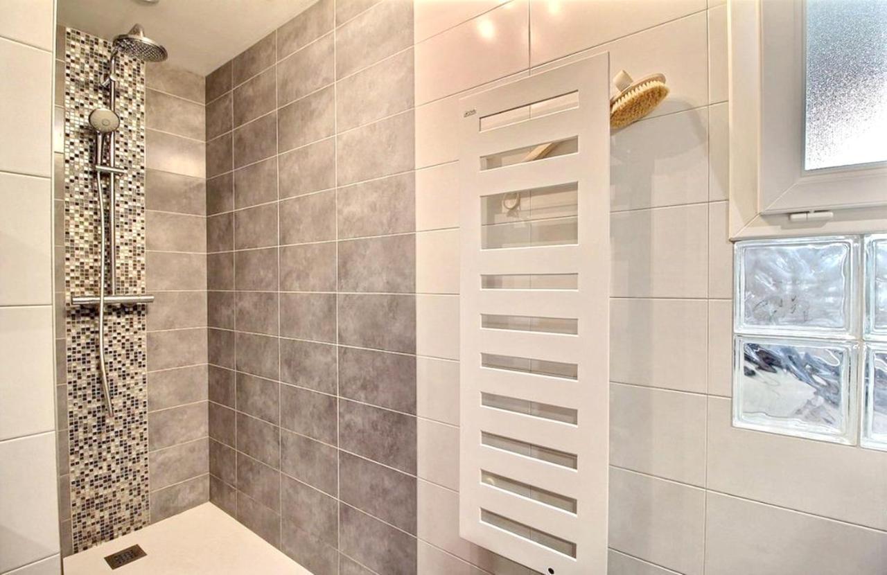 Maison Spacieuse A Plougonven Avec Jacuzzi Et Jardin エクステリア 写真
